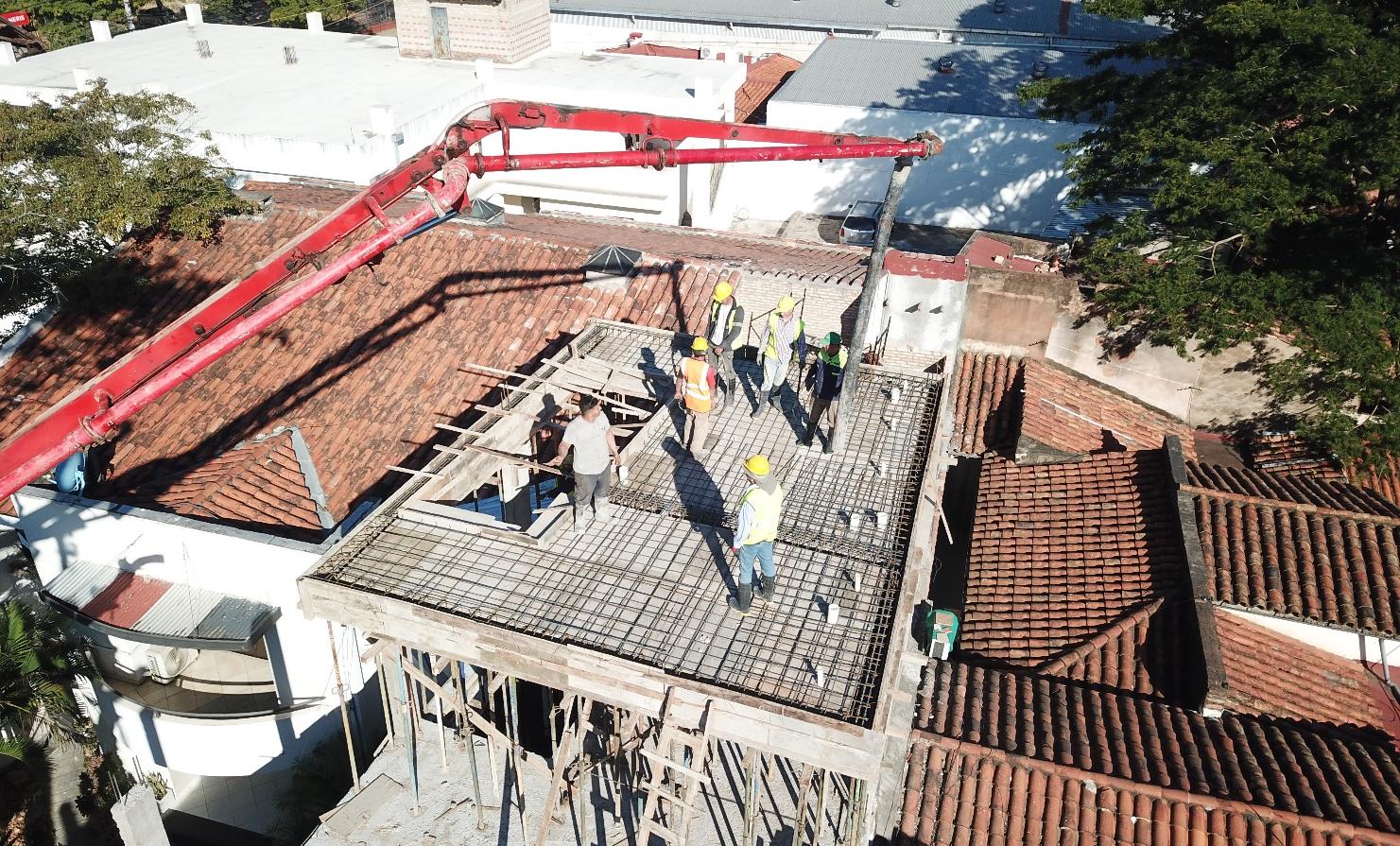 Ampliación – Clínica — Edificio de tres pisos para clínica dental